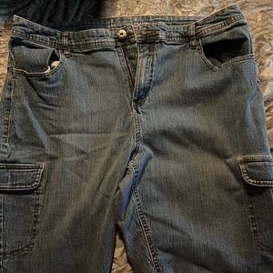 Womens Bermuda Jeans with cargo pockets on the legs. Size 20